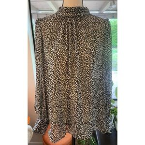 Women's Black and White floral print blouse BNWT